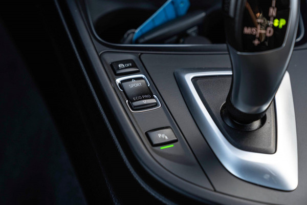 BMW 4 Serie Gran Coupé 418i Executive Edition 136 PK | M-Pakket | Carbon Zwart | Schuifdak | Camera | 18''