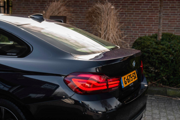 BMW 4 Serie Gran Coupé 418i Executive Edition 136 PK | M-Pakket | Carbon Zwart | Schuifdak | Camera | 18''