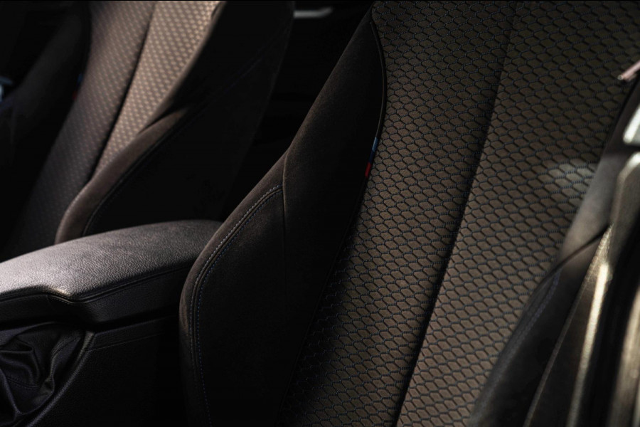 BMW 4 Serie Gran Coupé 418i Executive Edition 136 PK | M-Pakket | Carbon Zwart | Schuifdak | Camera | 18''