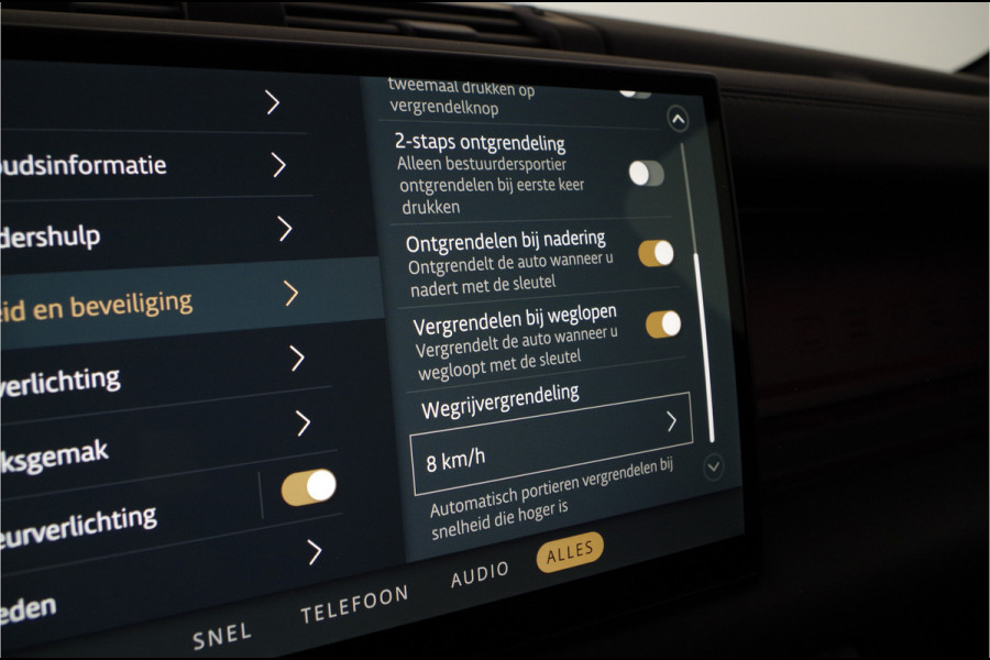 Land Rover Defender 110 2.0 P300e X-Dynamic HSE > 300pk/Black pakket/Head-up/22inch/Trekhaak/Smart View...