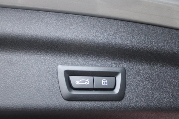 BMW X1 XDrive30e M-Sport Shadow | Pano | ACC | Memory | Massage | HUD | HK | Elek. Trekhaak