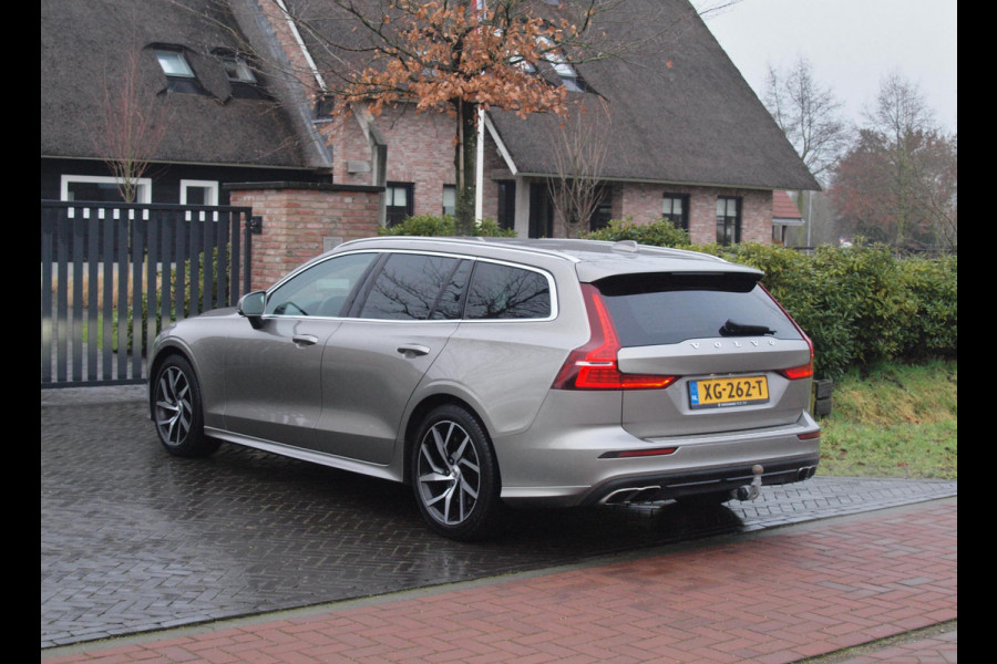 Volvo V60 2.0 T5 Momentum | Sportstoelen | Apple Carplay | Cruise Control | Leer | Trekhaak |