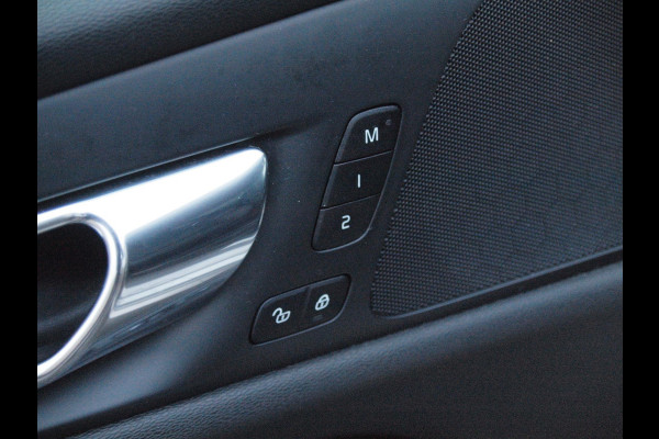 Volvo V60 2.0 T5 Momentum | Sportstoelen | Apple Carplay | Cruise Control | Leer | Trekhaak |