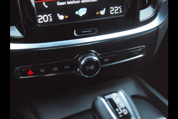 Volvo V60 2.0 T5 Momentum | Sportstoelen | Apple Carplay | Cruise Control | Leer | Trekhaak |