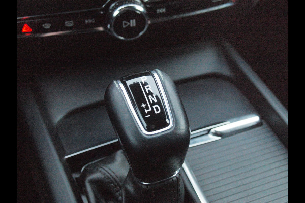 Volvo V60 2.0 T5 Momentum | Sportstoelen | Apple Carplay | Cruise Control | Leer | Trekhaak |