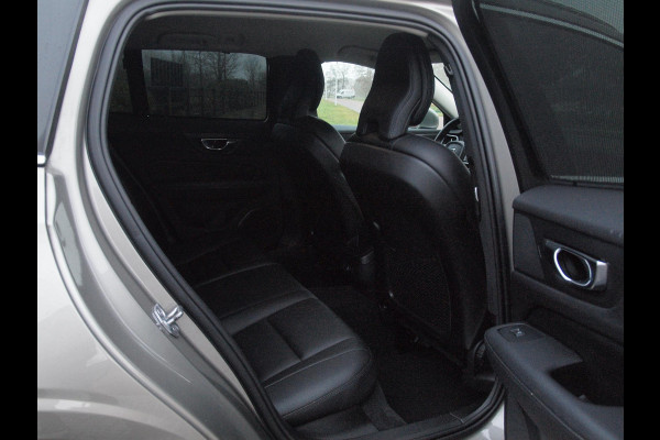 Volvo V60 2.0 T5 Momentum | Sportstoelen | Apple Carplay | Cruise Control | Leer | Trekhaak |