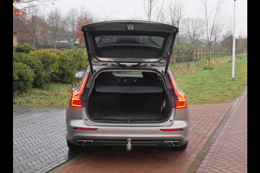 Volvo V60 2.0 T5 Momentum | Sportstoelen | Apple Carplay | Cruise Control | Leer | Trekhaak |