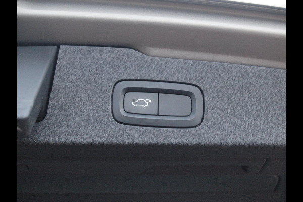 Volvo V60 2.0 T5 Momentum | Sportstoelen | Apple Carplay | Cruise Control | Leer | Trekhaak |