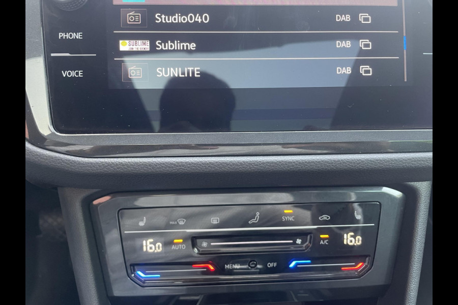 Volkswagen Tiguan 1.5 TSI 150pk DSG Life Panoramadak Navigatie d.m.v. Apple Carplay Android Auto Parkeersensoren Adaptive Cruise Control Stoel- en stuurverwarming Ledverlichting Getinte ramen Climate Control