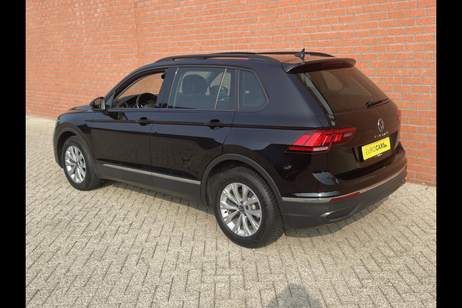 Volkswagen Tiguan 1.5 TSI 150pk DSG Life Panoramadak Navigatie d.m.v. Apple Carplay Android Auto Parkeersensoren Adaptive Cruise Control Stoel- en stuurverwarming Ledverlichting Getinte ramen Climate Control