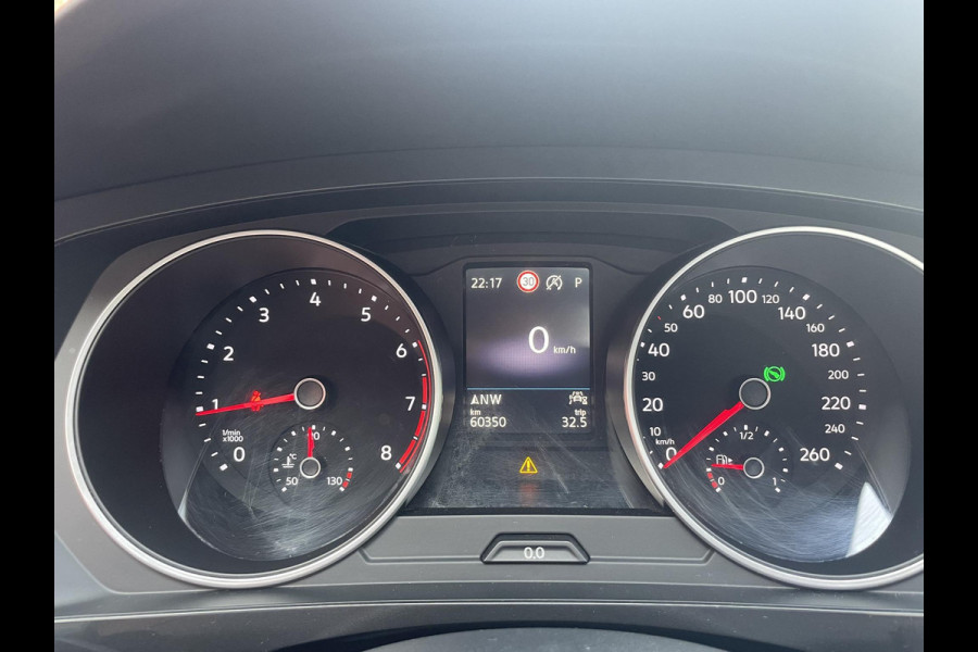Volkswagen Tiguan 1.5 TSI 150pk DSG Life Panoramadak Navigatie d.m.v. Apple Carplay Android Auto Parkeersensoren Adaptive Cruise Control Stoel- en stuurverwarming Ledverlichting Getinte ramen Climate Control