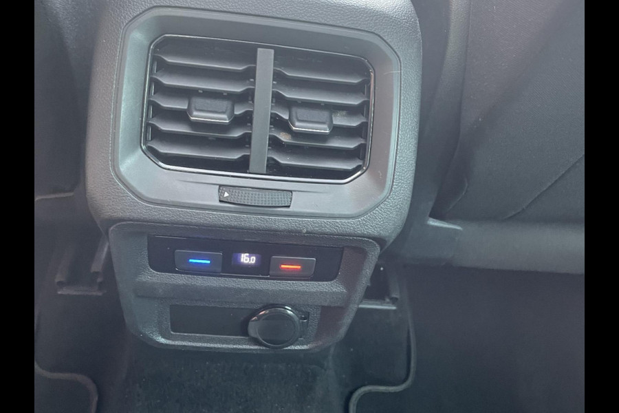 Volkswagen Tiguan 1.5 TSI 150pk DSG Life Panoramadak Navigatie d.m.v. Apple Carplay Android Auto Parkeersensoren Adaptive Cruise Control Stoel- en stuurverwarming Ledverlichting Getinte ramen Climate Control