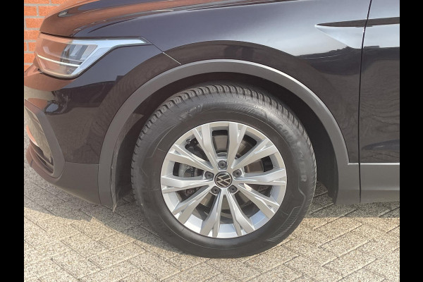 Volkswagen Tiguan 1.5 TSI 150pk DSG Life Panoramadak Navigatie d.m.v. Apple Carplay Android Auto Parkeersensoren Adaptive Cruise Control Stoel- en stuurverwarming Ledverlichting Getinte ramen Climate Control