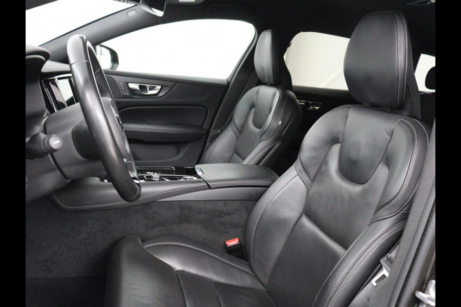 Volvo V60 2.0 T6 Recharge AWD R-Design | Trekhaak | Stoelventilatie | Massage | Memory | Adaptive cruise | Carplay | Camera | Keyless | Navigatie | Full LED | PHEV | Plug In