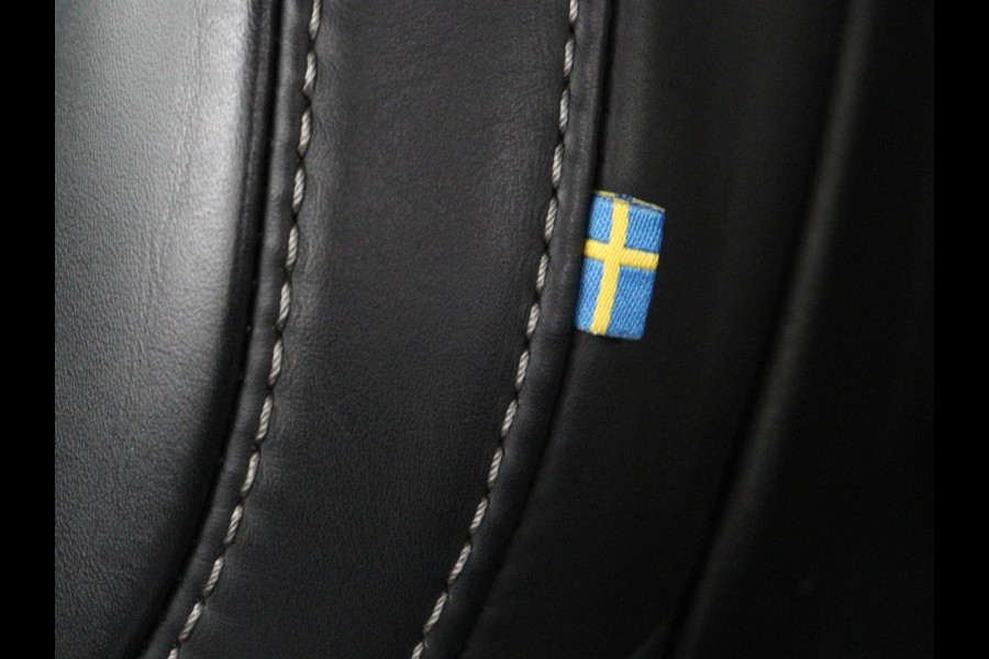 Volvo V60 2.0 T6 Recharge AWD R-Design | Trekhaak | Stoelventilatie | Massage | Memory | Adaptive cruise | Carplay | Camera | Keyless | Navigatie | Full LED | PHEV | Plug In