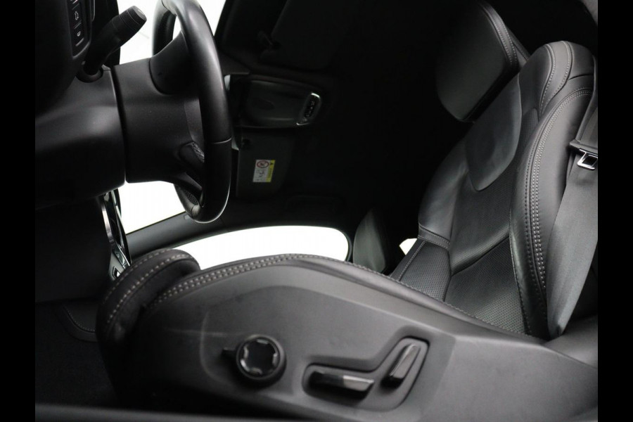 Volvo V60 2.0 T6 Recharge AWD R-Design | Trekhaak | Stoelventilatie | Massage | Memory | Adaptive cruise | Carplay | Camera | Keyless | Navigatie | Full LED | PHEV | Plug In