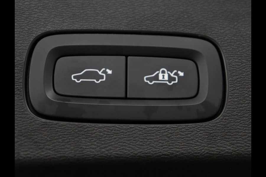 Volvo V60 2.0 T6 Recharge AWD R-Design | Trekhaak | Stoelventilatie | Massage | Memory | Adaptive cruise | Carplay | Camera | Keyless | Navigatie | Full LED | PHEV | Plug In