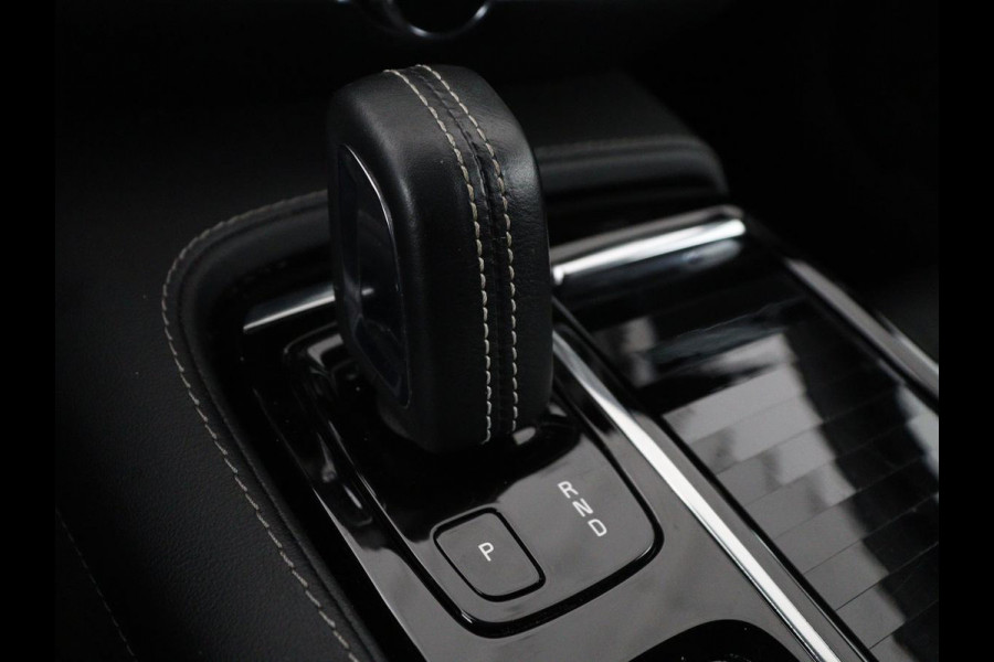 Volvo V60 2.0 T6 Recharge AWD R-Design | Trekhaak | Stoelventilatie | Massage | Memory | Adaptive cruise | Carplay | Camera | Keyless | Navigatie | Full LED | PHEV | Plug In
