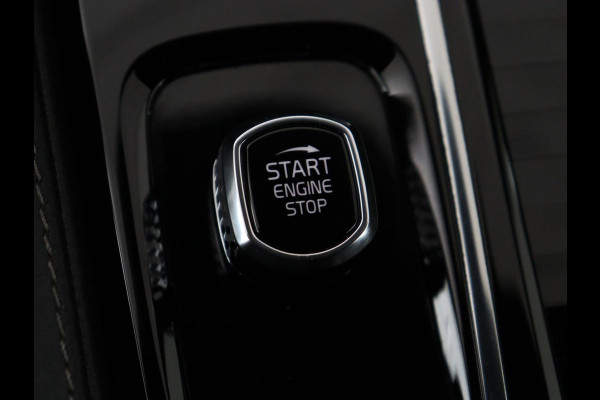 Volvo V60 2.0 T6 Recharge AWD R-Design | Trekhaak | Stoelventilatie | Massage | Memory | Adaptive cruise | Carplay | Camera | Keyless | Navigatie | Full LED | PHEV | Plug In