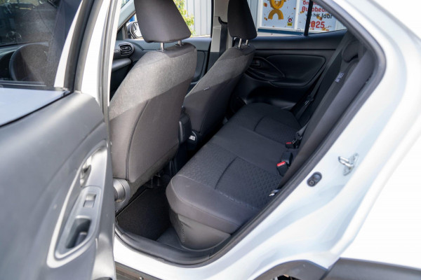 Toyota Yaris Cross 1.5 Hybrid Active|Prijs rijklaar incl 12 mnd garantie|Camera Clima Stoelverwarming Carplay