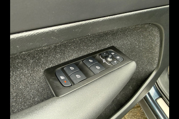 Volvo XC40 1.5 T4 Recharge Inscription Expression - Navi - Virt.Cockpit - Trekhaak - Winterpakket