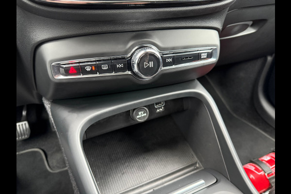 Volvo XC40 1.5 T4 Recharge Inscription Expression - Navi - Virt.Cockpit - Trekhaak - Winterpakket