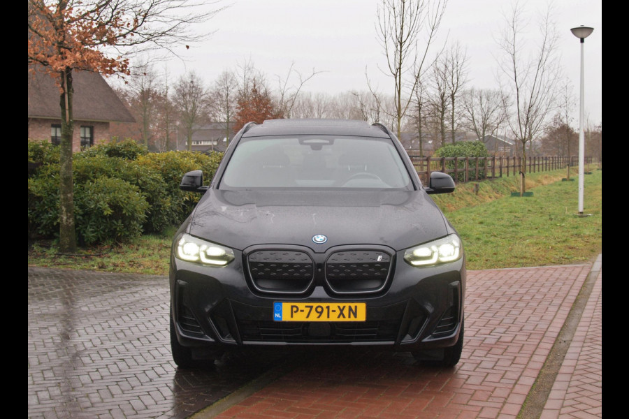 BMW iX3 High Executive 80 kWh | Nieuw Model | Panoramadak | Trekhaak | Harman Kardon | NL-Auto | Full Options