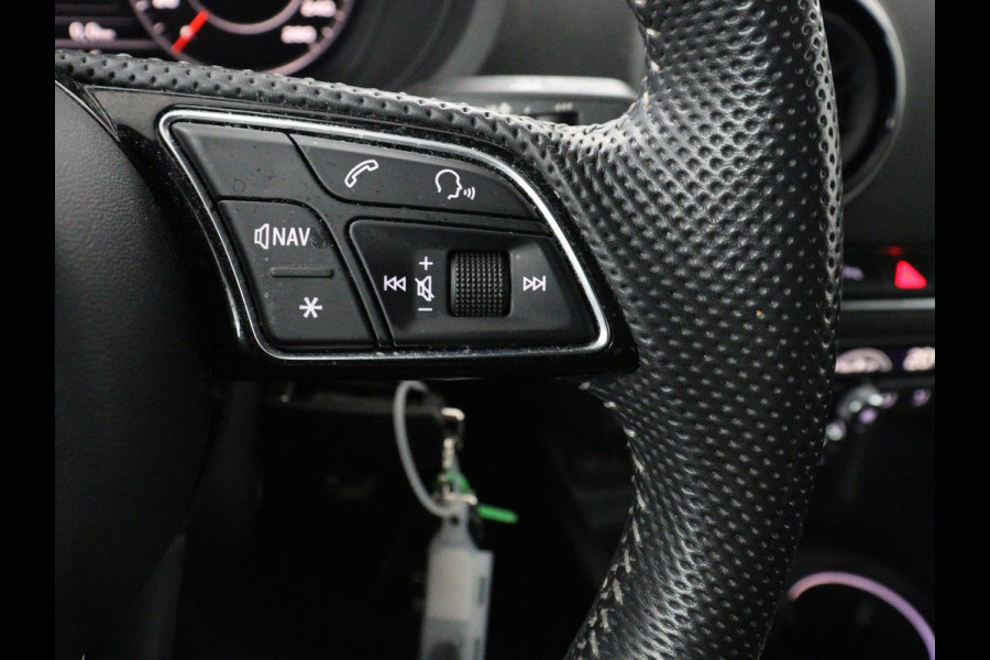 Audi A3 35 TFSI Advance Sport | Panoramadak | S-Line | Stoelverwarming | Half leder | Carplay | Virtual Cockpit | Navigatie | Cruise control | Full LED | DAB | Sportstoelen | Parkeerhulp
