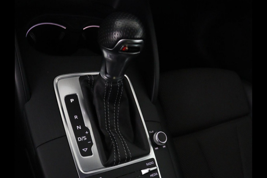Audi A3 35 TFSI Advance Sport | Panoramadak | S-Line | Stoelverwarming | Half leder | Carplay | Virtual Cockpit | Navigatie | Cruise control | Full LED | DAB | Sportstoelen | Parkeerhulp