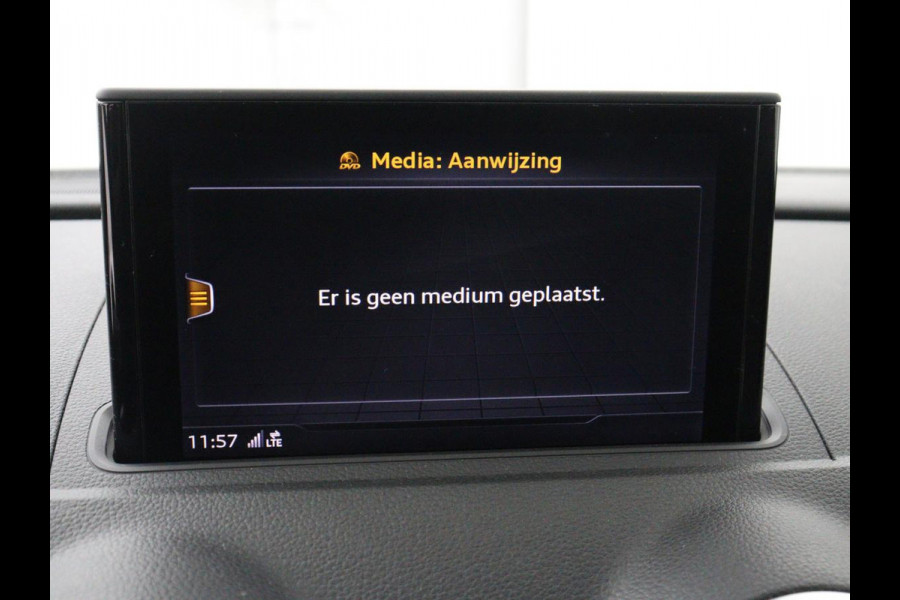 Audi A3 35 TFSI Advance Sport | Panoramadak | S-Line | Stoelverwarming | Half leder | Carplay | Virtual Cockpit | Navigatie | Cruise control | Full LED | DAB | Sportstoelen | Parkeerhulp