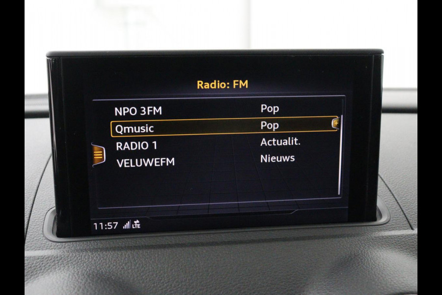 Audi A3 35 TFSI Advance Sport | Panoramadak | S-Line | Stoelverwarming | Half leder | Carplay | Virtual Cockpit | Navigatie | Cruise control | Full LED | DAB | Sportstoelen | Parkeerhulp