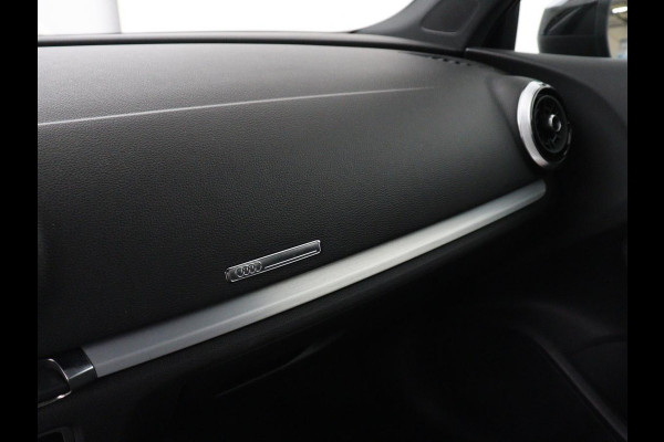 Audi A3 35 TFSI Advance Sport | Panoramadak | S-Line | Stoelverwarming | Half leder | Carplay | Virtual Cockpit | Navigatie | Cruise control | Full LED | DAB | Sportstoelen | Parkeerhulp