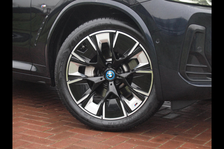 BMW iX3 High Executive 80 kWh | Nieuw Model | Panoramadak | Trekhaak | Harman Kardon | NL-Auto | Full Options
