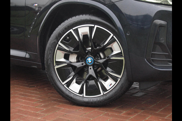 BMW iX3 High Executive 80 kWh | Nieuw Model | Panoramadak | Trekhaak | Harman Kardon | NL-Auto | Full Options