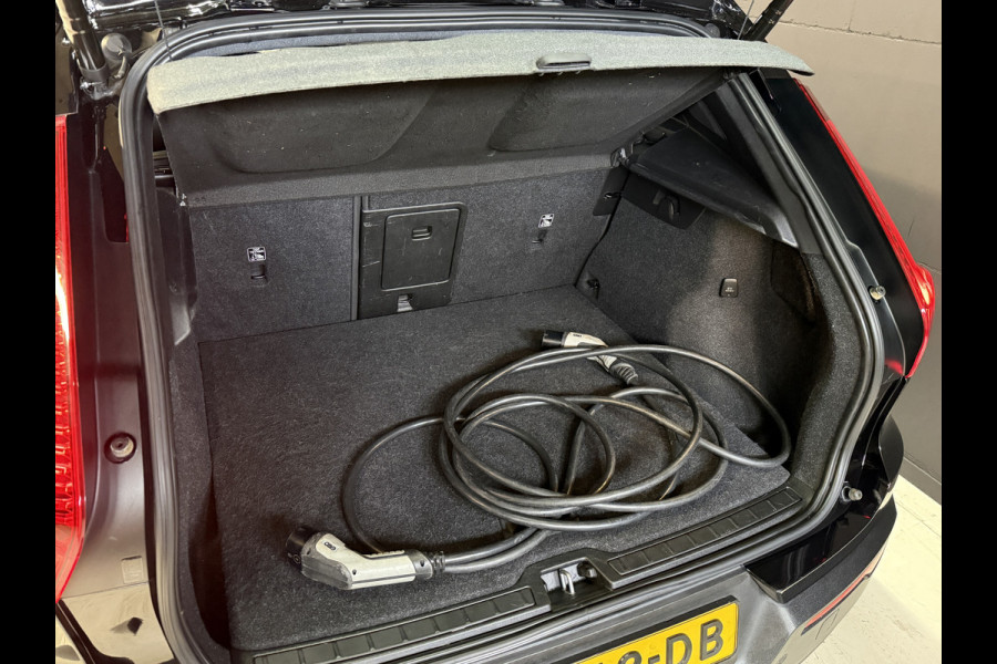Volvo XC40 Recharge P8 AWD R-Design | | SOH 92% | Panoramadak | Apple Carplay | Stoel/Stuurverwarming