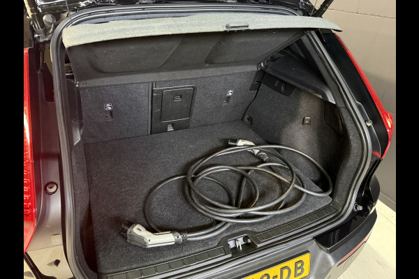 Volvo XC40 Recharge P8 AWD R-Design | | SOH 92% | Panoramadak | Apple Carplay | Stoel/Stuurverwarming