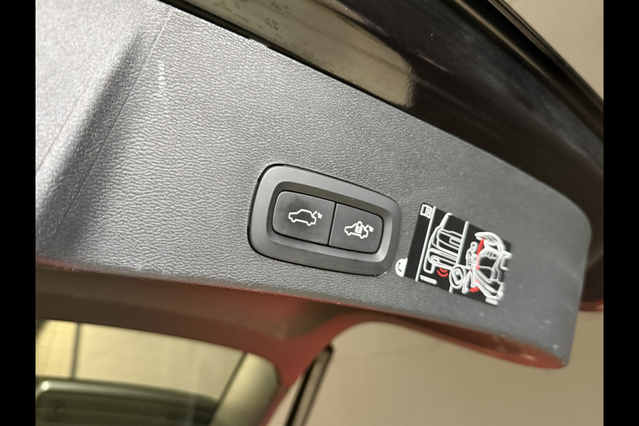 Volvo XC40 Recharge P8 AWD R-Design | | SOH 92% | Panoramadak | Apple Carplay | Stoel/Stuurverwarming