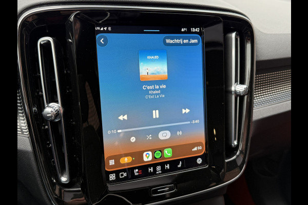 Volvo XC40 Recharge P8 AWD R-Design | | SOH 92% | Panoramadak | Apple Carplay | Stoel/Stuurverwarming
