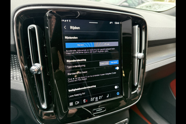 Volvo XC40 Recharge P8 AWD R-Design | | SOH 92% | Panoramadak | Apple Carplay | Stoel/Stuurverwarming