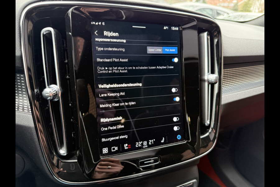 Volvo XC40 Recharge P8 AWD R-Design | | SOH 92% | Panoramadak | Apple Carplay | Stoel/Stuurverwarming