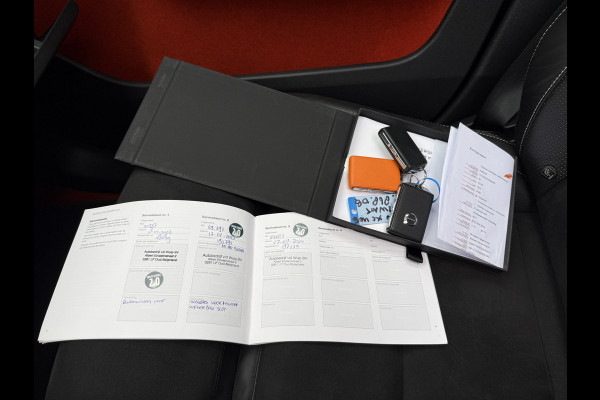 Volvo XC40 Recharge P8 AWD R-Design | | SOH 92% | Panoramadak | Apple Carplay | Stoel/Stuurverwarming