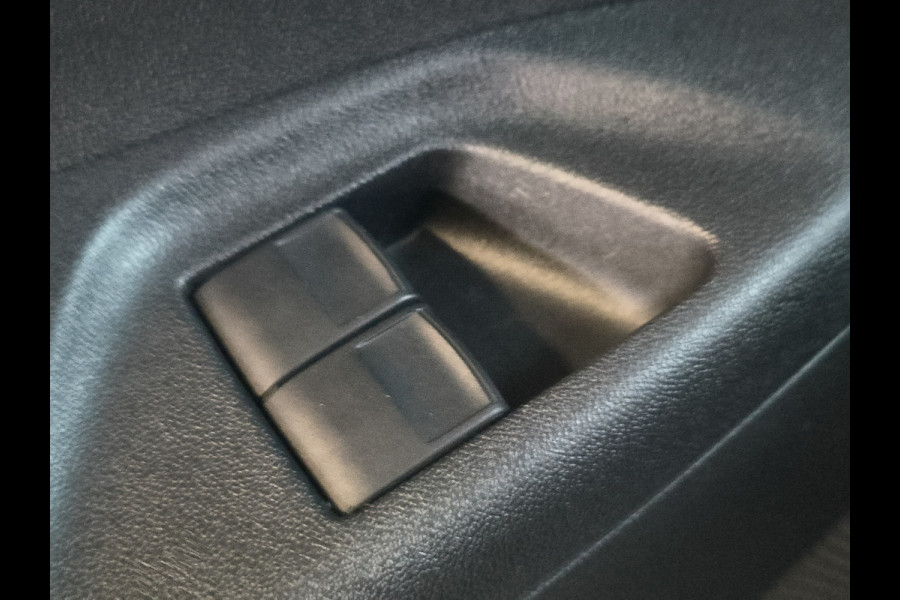 Citroën C1 1.0 VTi - Apple/Android uit 2020 Rijklaar + 12 maanden Bovag-garantie Henk Jongen Auto's in Helmond,  al 50 jaar service zoals 't hoort!