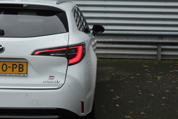 Toyota Corolla Touring Sports 1.8 Hybrid 140pk GR-Sport NL-Auto NAP 1e eigenaar Clima Cruise Carplay Camera 17"LMV