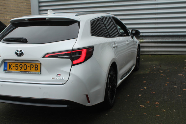 Toyota Corolla Touring Sports 1.8 Hybrid 140pk GR-Sport NL-Auto NAP 1e eigenaar Clima Cruise Carplay Camera 17"LMV