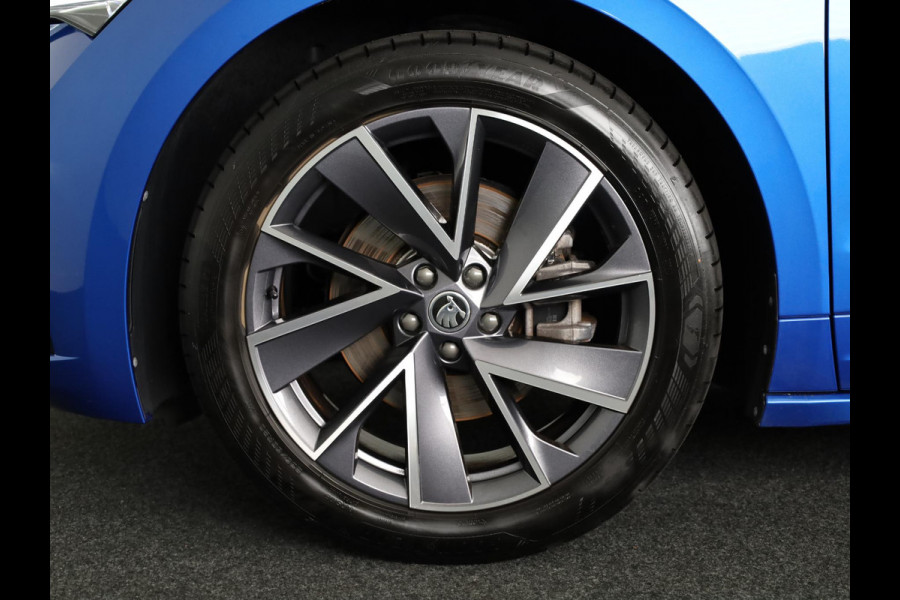 Škoda ENYAQ iV 60 Sportline 180 pk | SoH 90% | Navigatie | Parkeersensoren | Achteruitrijcamera | Autom. airco (3 zones) | Stoelverwarming | Keyless |