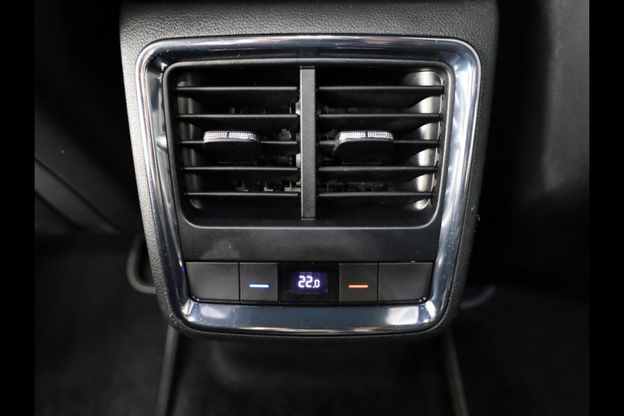 Škoda ENYAQ iV 60 Sportline 180 pk | SoH 90% | Navigatie | Parkeersensoren | Achteruitrijcamera | Autom. airco (3 zones) | Stoelverwarming | Keyless |