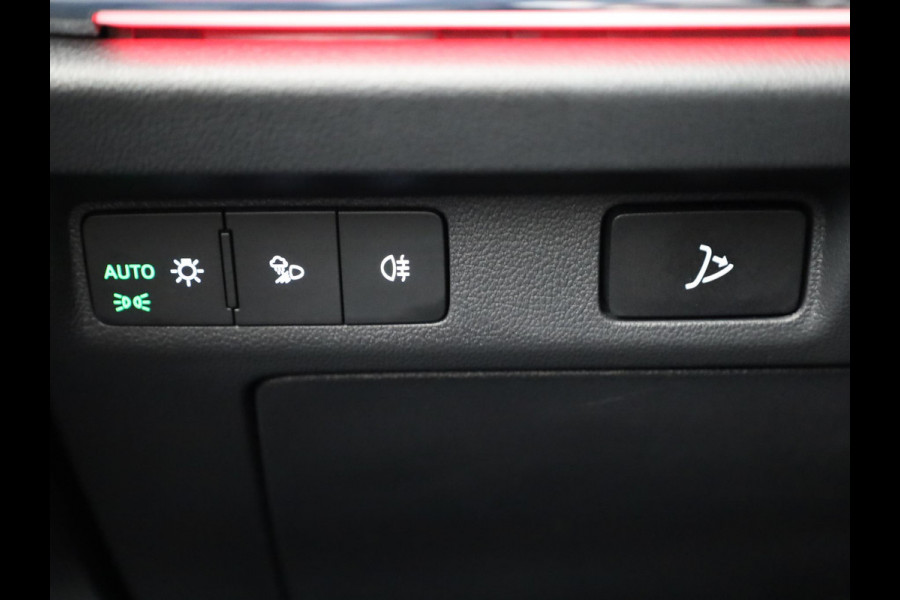 Škoda ENYAQ iV 60 Sportline 180 pk | SoH 90% | Navigatie | Parkeersensoren | Achteruitrijcamera | Autom. airco (3 zones) | Stoelverwarming | Keyless |