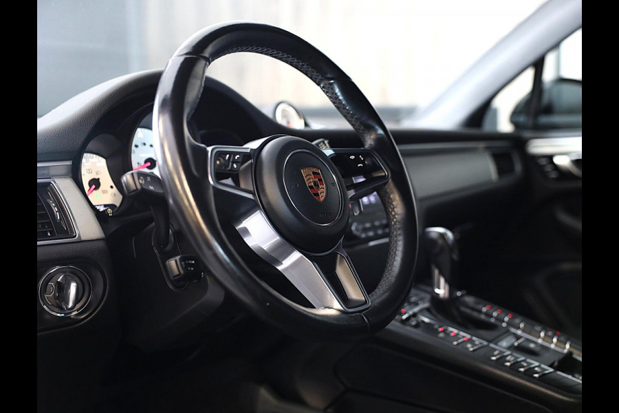 Porsche Macan 2.0 / Luchtvering / Camera / Cruise Control / Dode Hoek / F1 / Lane Assist / Leder / Memory / Xenon / Pdc / 20 Inch