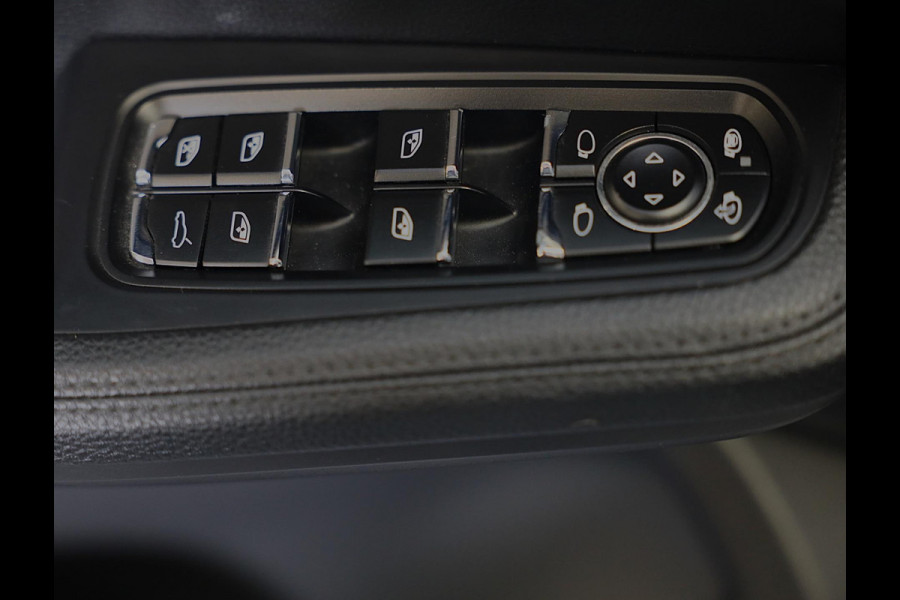 Porsche Macan 2.0 / Luchtvering / Camera / Cruise Control / Dode Hoek / F1 / Lane Assist / Leder / Memory / Xenon / Pdc / 20 Inch
