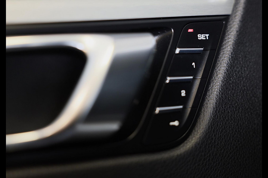 Porsche Macan 2.0 / Luchtvering / Camera / Cruise Control / Dode Hoek / F1 / Lane Assist / Leder / Memory / Xenon / Pdc / 20 Inch